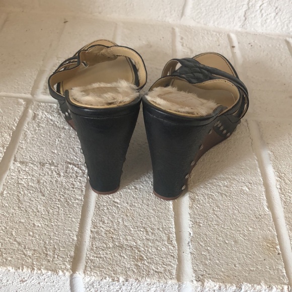 Host Pick 🖤 UGG Lourdes Leather Wedges - Picture 4 of 7